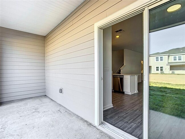 Building Photo - 4950 SW 81st Lp