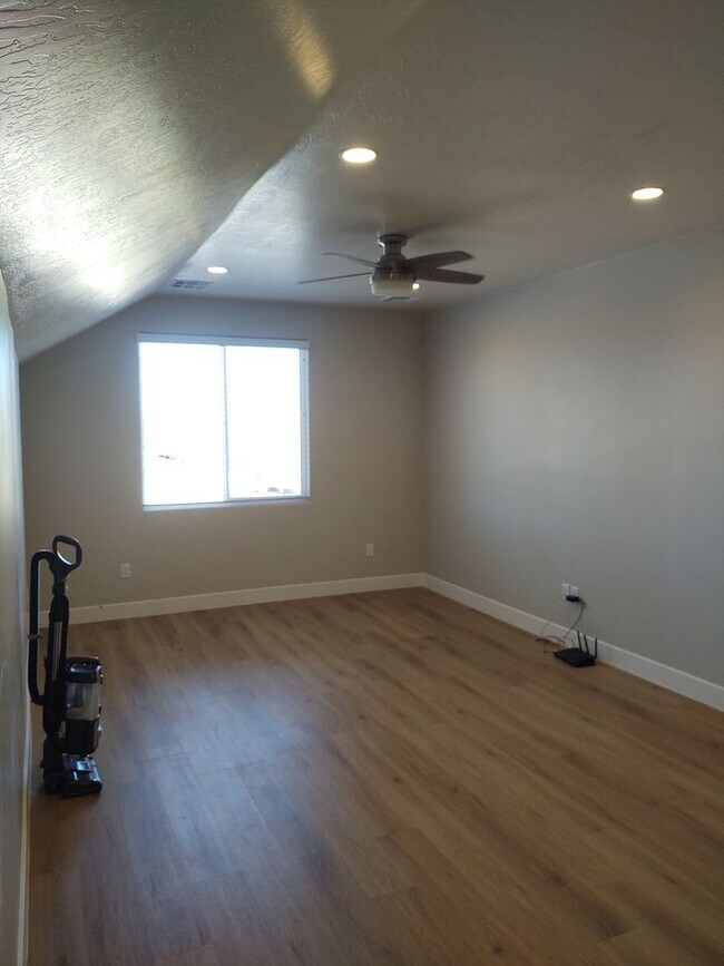 Building Photo - UTILITIES INCLUDED PERFECT 1 Bedroom 1 Bath