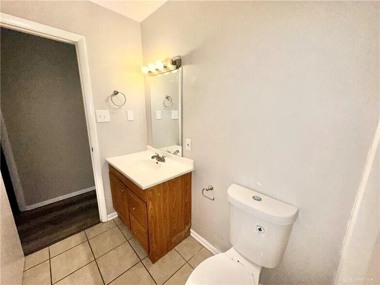 Building Photo - 309 Bridge St