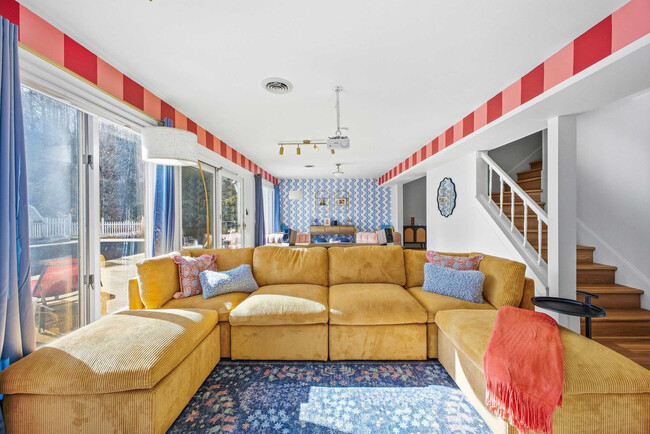 Building Photo - 12 Apple Tree Way