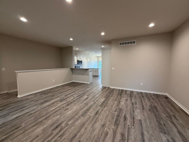 Building Photo - Spacious 2 bedroom/2.5 bath ranch townhome in South Lincoln