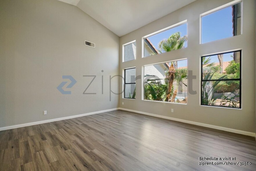 Building Photo - 5636 E Paradise Ln