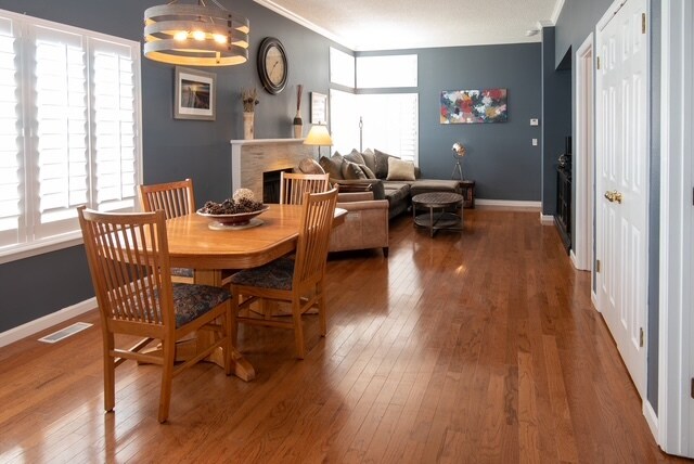 Spacious main floor - 5555 E Briarwood Ave