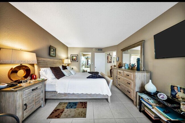 Building Photo - 19101 NE 36th Pl