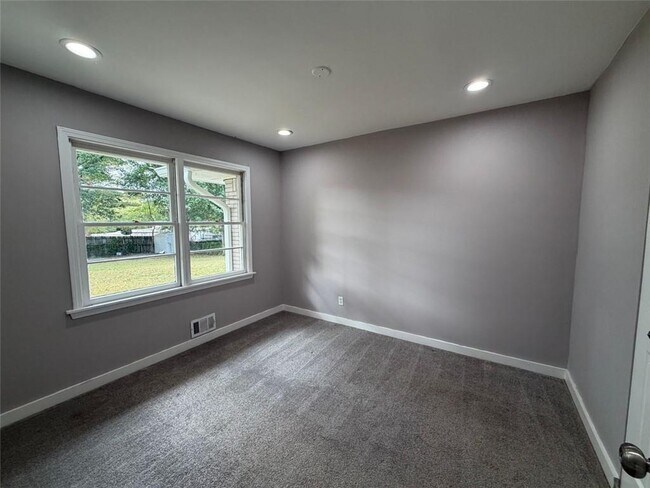 Building Photo - 109 Scarlett Dr