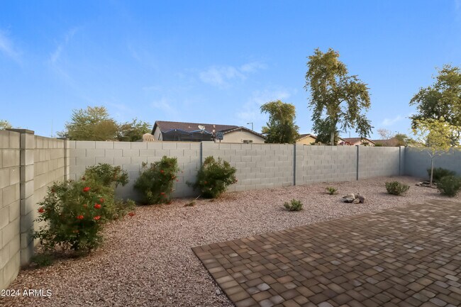 Building Photo - 25068 W Wayland Dr