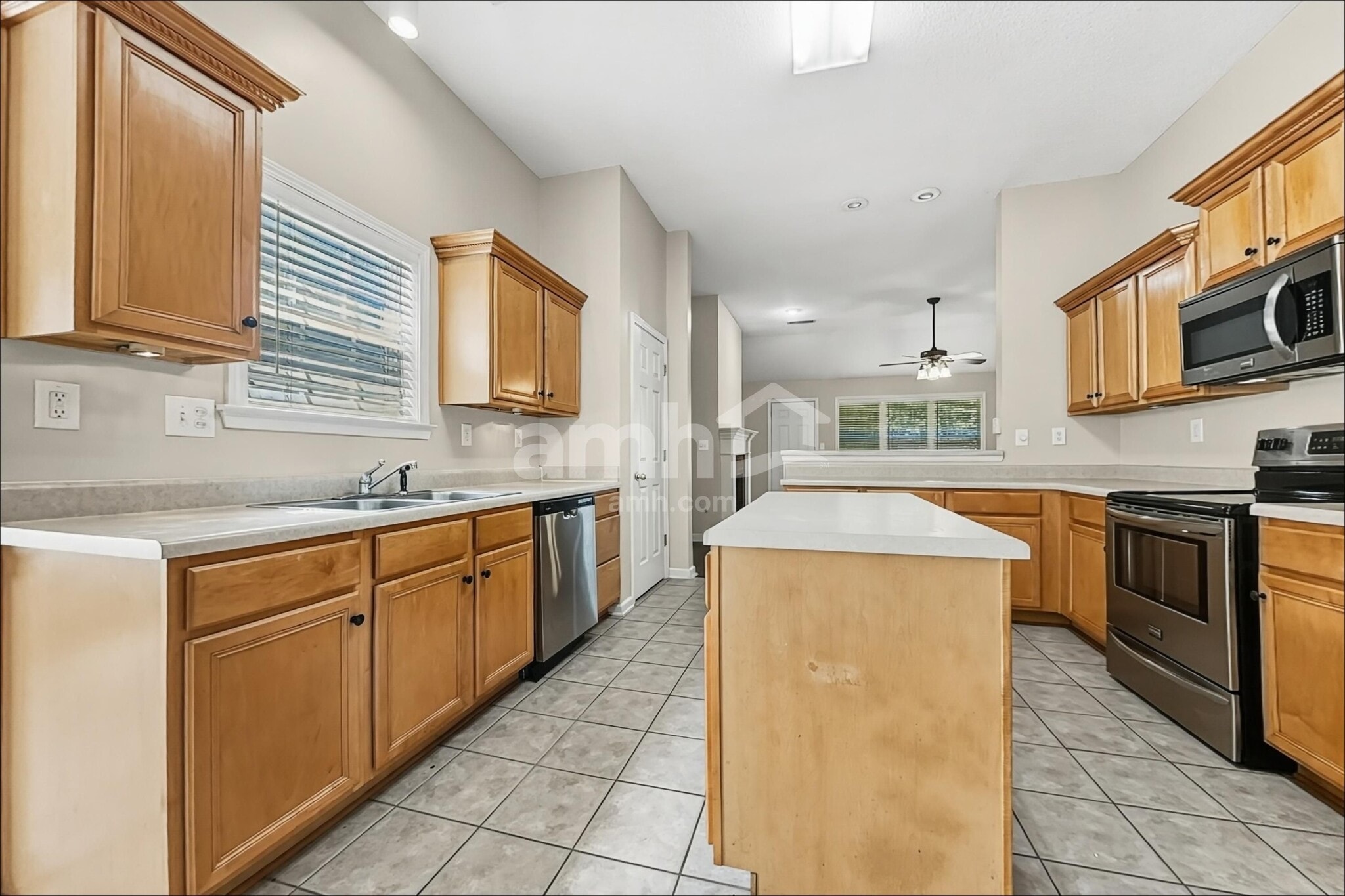 Building Photo - 9289 Oakengate Cv
