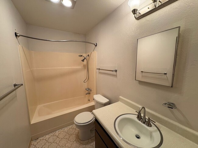 Building Photo - 15th St