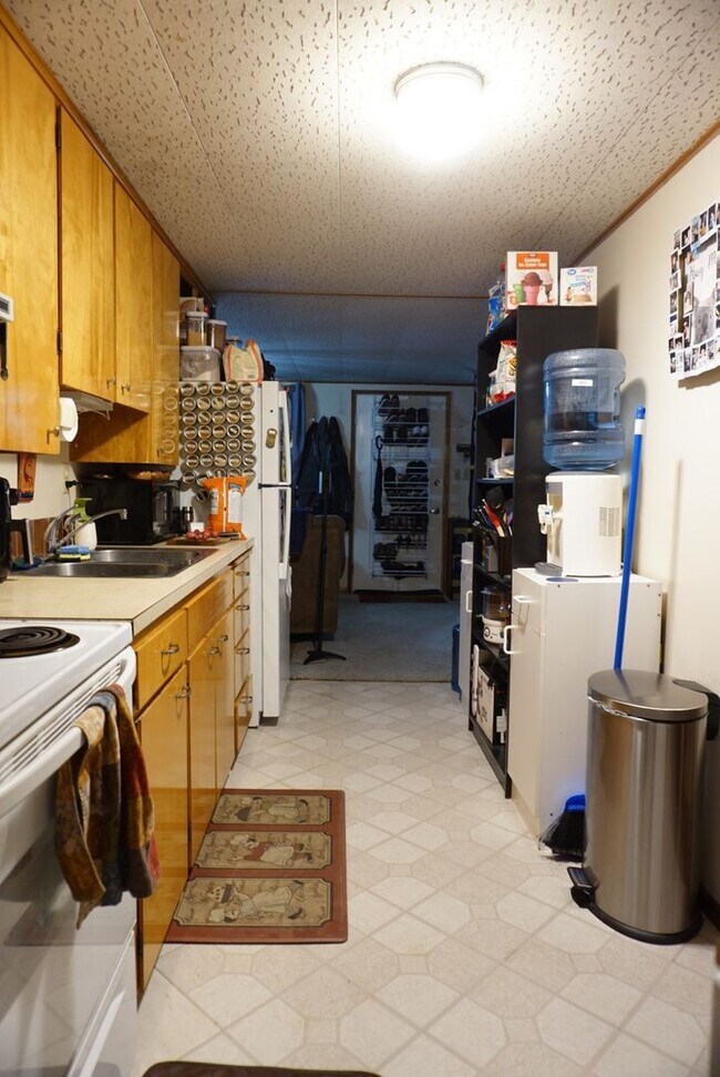 Building Photo - 2 Bedroom, 1 Bath duplex on Military Hill!