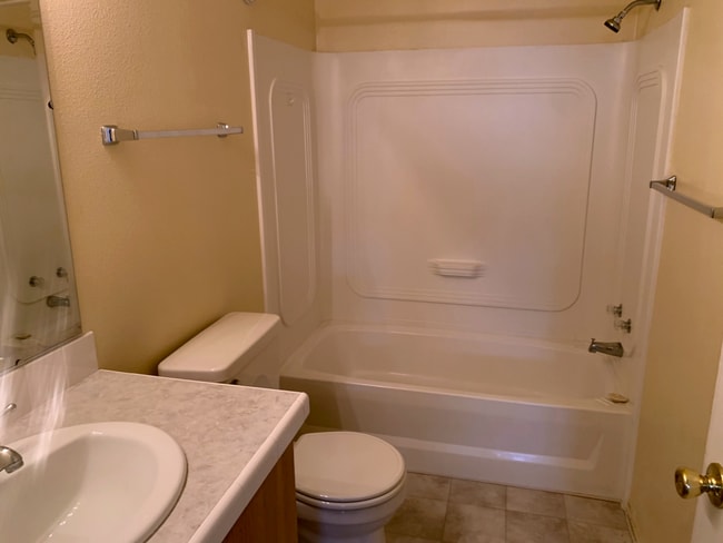 Building Photo - Beautiful 3-Bed Home with Spa Tub, Gas Fireplace & 2-Car Garage – 1,900 Sq Ft