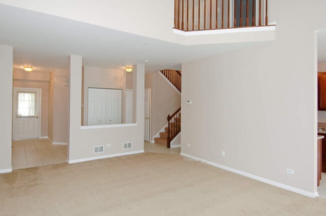 Building Photo - 2162 Yale Cir