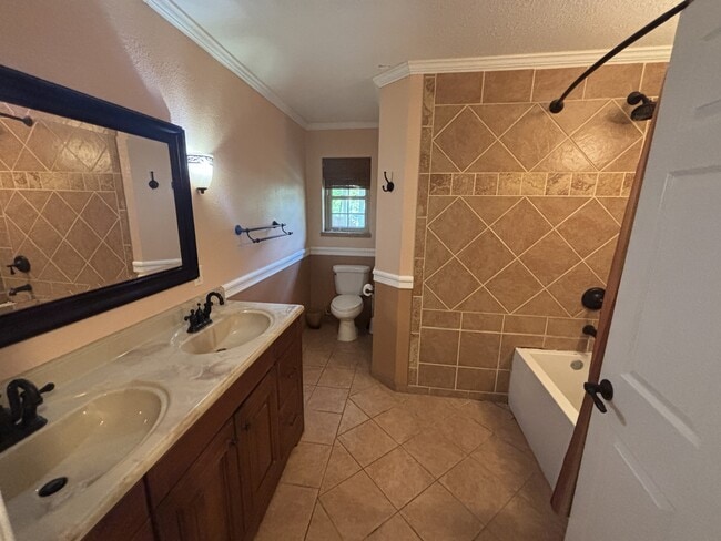 Building Photo - 906 Meadow Ln