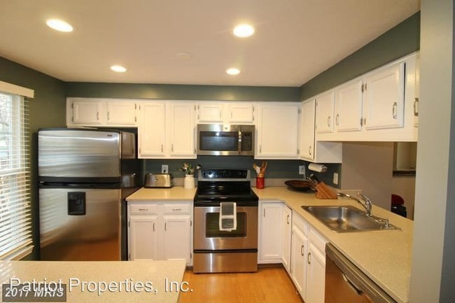 Building Photo - 2 br, 2 bath House - 1570 Woodcrest Dr.