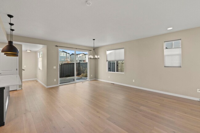 Building Photo - Beautiful like NEW 3 bedroom from Classic ...