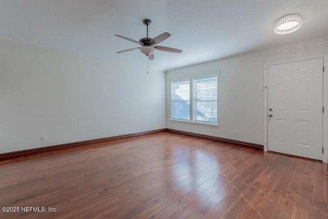 Building Photo - 8985 Redtail Dr