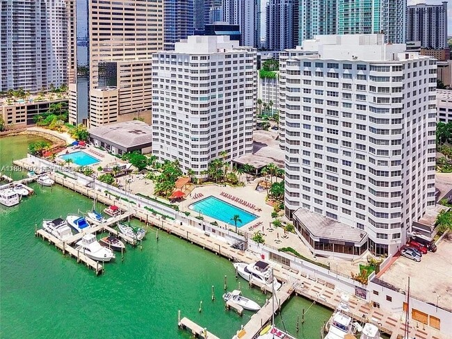 Building Photo - 905 Brickell Bay Dr