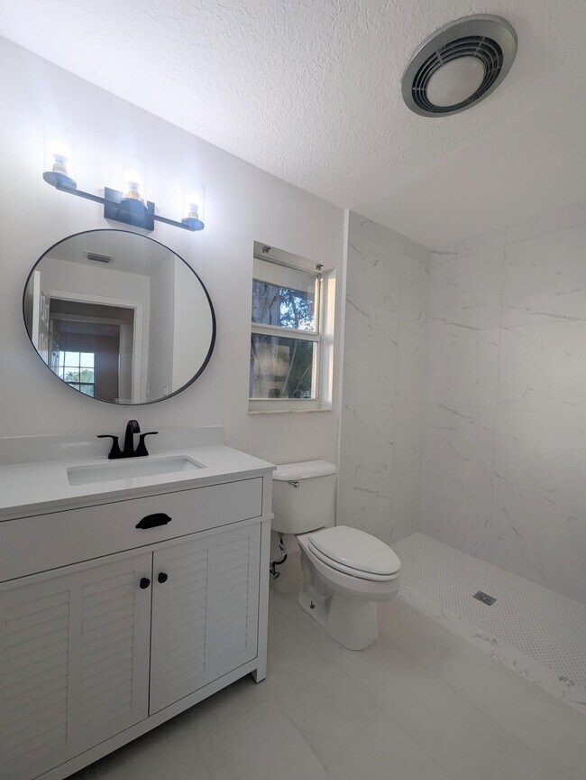 Building Photo - 819 Cindy Cir Ln