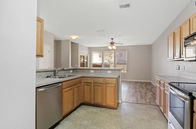 Building Photo - 1131 Lee Rd