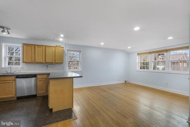 Building Photo - 5443 Houghton Pl