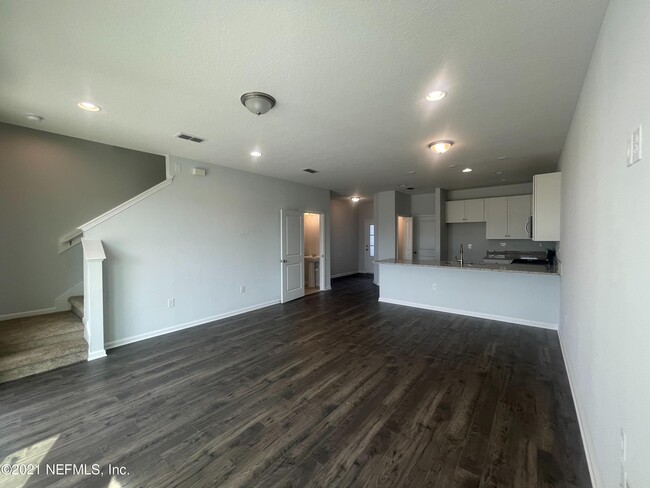 Building Photo - 34 Pinebury Ln