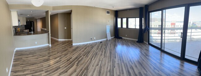 Building Photo - Renovated 1BR High-Rise Condo in Downtown ...