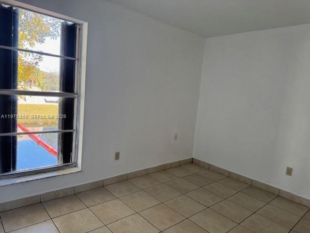 Building Photo - 10353 N Kendall Dr