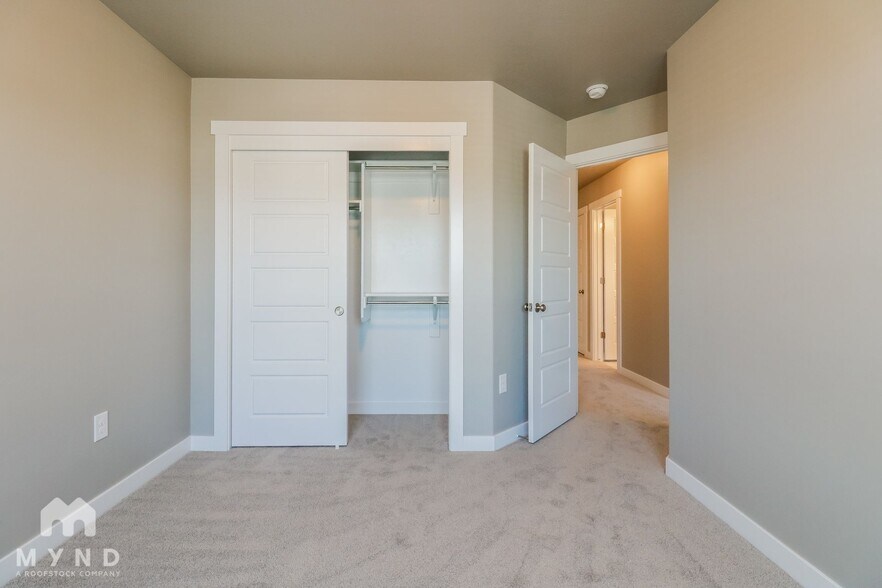 Building Photo - 5718 Osprey Dr