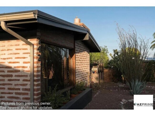 Primary Photo - This modern desert retreat features polish...