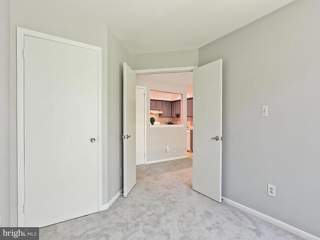 Building Photo - 303 Trinity Ct