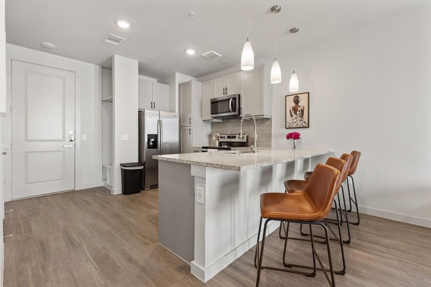 Building Photo - 5820 1/2 Cameron Road-SI FL4-ID1303398P