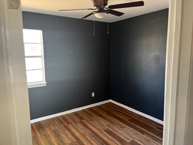 Building Photo - Room for Everyone! Charming 4-Bed 1.5 Bath