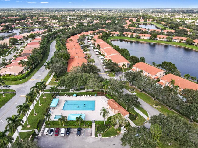 Building Photo - 9553 Shadybrook Dr