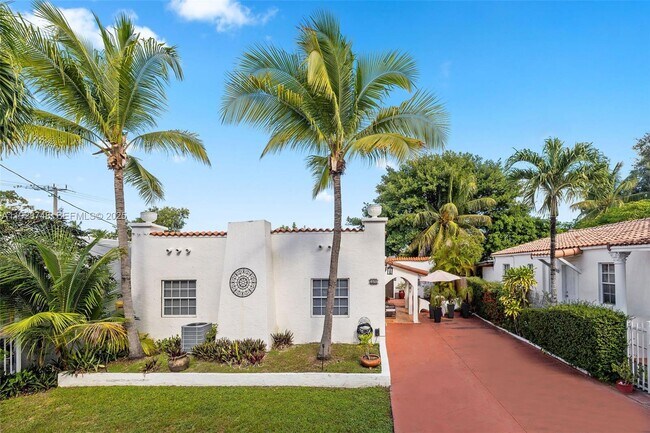 Building Photo - 521 NE 70th St