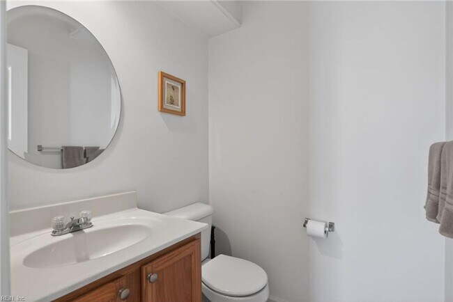 Building Photo - Immaculate Townhome in Camellia Gardens!