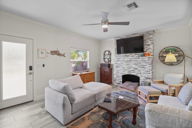 Building Photo - 301 Hawthorne Dr