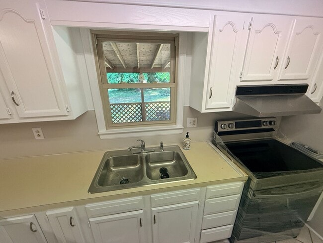 Building Photo - Beautiful Ranch home in Concord