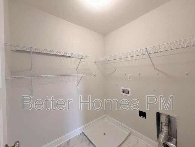 Building Photo - 9058 White Oak Hill Rd