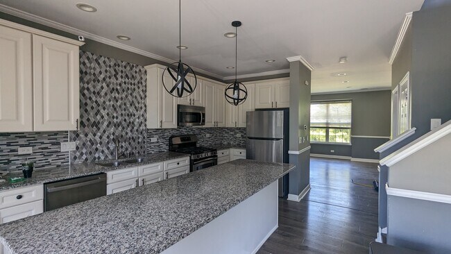 Building Photo - 768 Lambert Ln