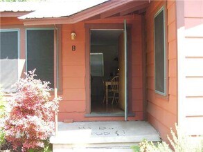 Building Photo - 1 bed Hyde Park Area home