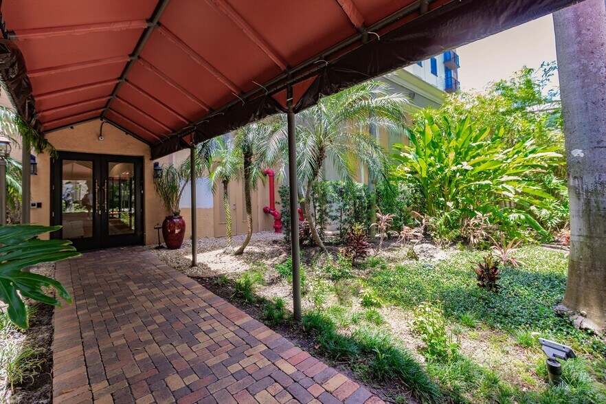 Building Photo - 651 Okeechobee Blvd