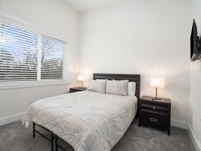 3rd floor bedroom (guest) - 1371 Lyle Ave