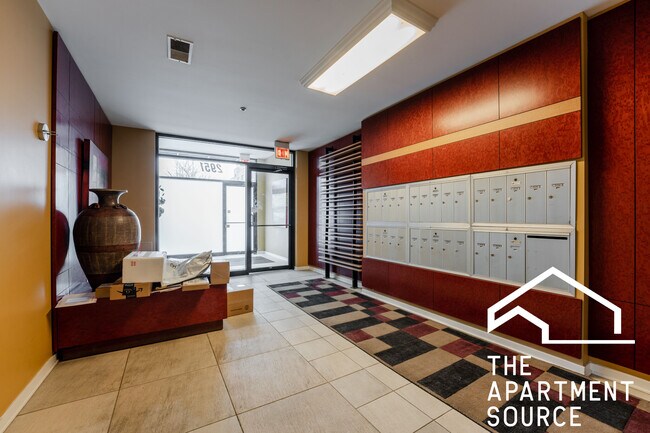 Building Photo - 2951 N Clybourn Ave
