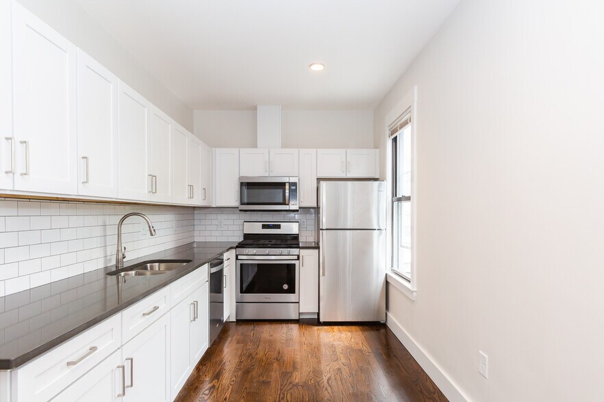 Building Photo - 22 Clary St