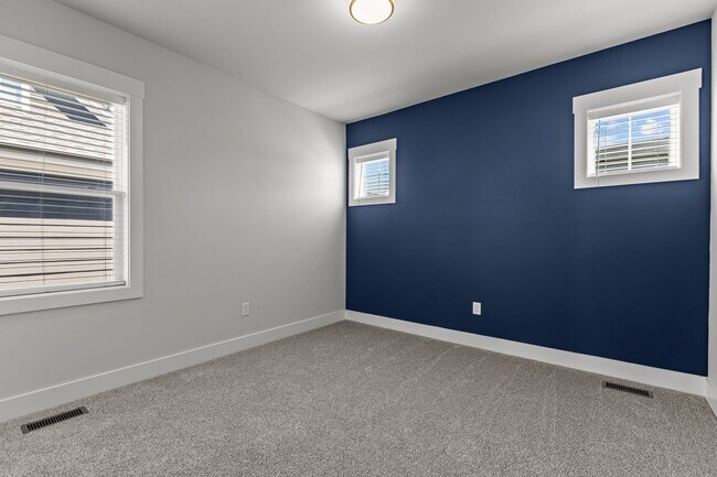 Building Photo - Beautiful 2 Bedroom/2 Bath in Chatham Park with garage!