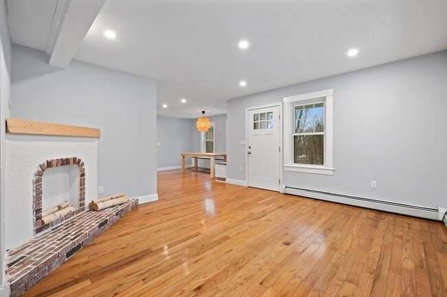 Building Photo - 656 Grove St