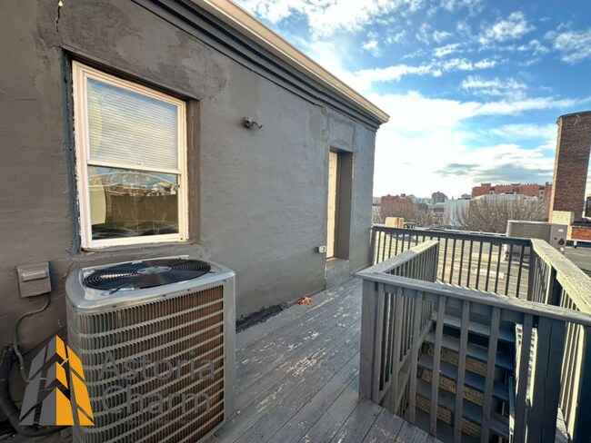 Building Photo - 1918 N Charles St