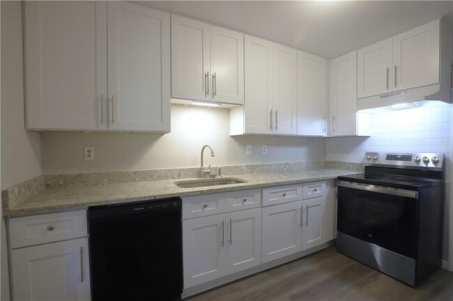 Building Photo - 4732 Valley Dale Dr SW