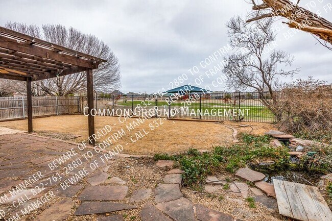 Building Photo - 815 Hickory St