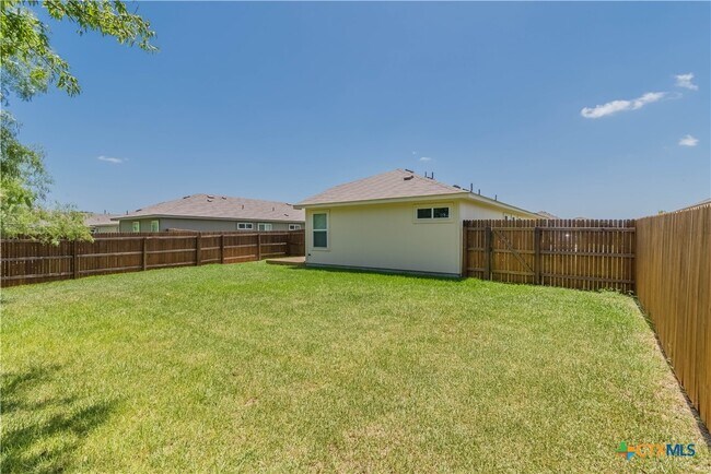 Building Photo - 132 Talon Dr