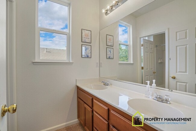 Building Photo - Charming 3-4 Bedroom Home with Top-Rated S...